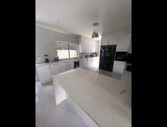 5 BEDROOM HOUSE FOR SALE IN MONAVONI